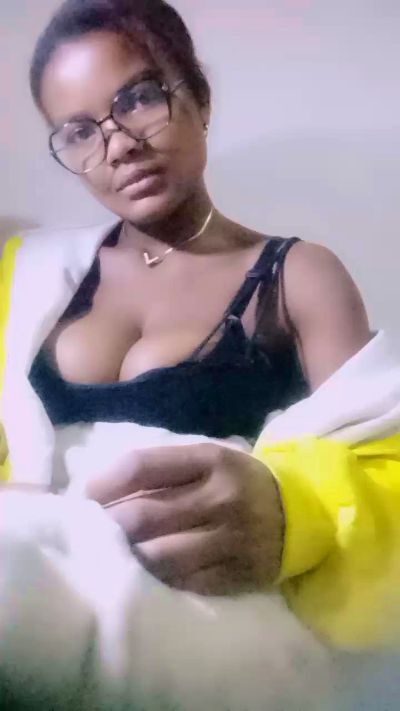 mialisoa3 live cam on Cam4