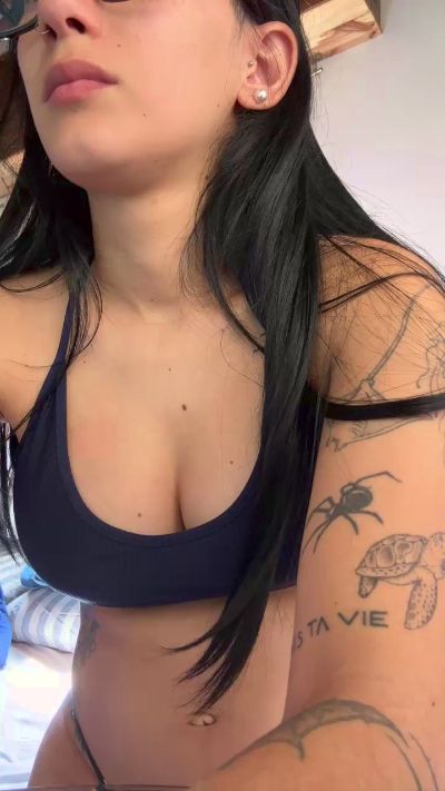 mica88xxx live cam on Cam4