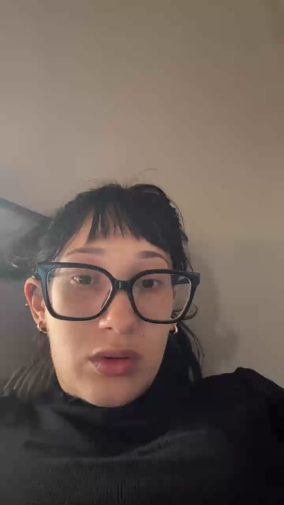mica88xxx live cam on Cam4