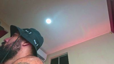 michaell_bear live cam on Cam4