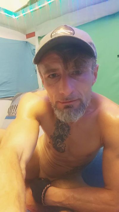 michalmagiczny live cam on Cam4
