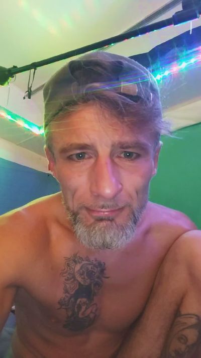 michalmagiczny live cam on Cam4