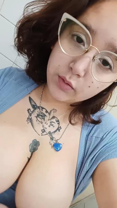 michellee__ live cam on Cam4