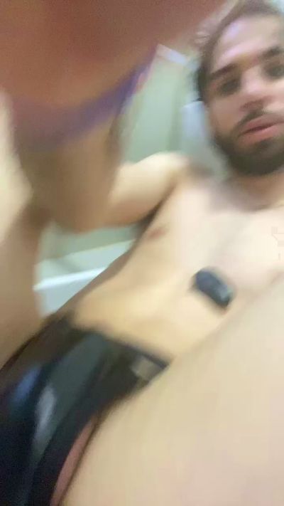 mickeylacra666 live cam on Cam4