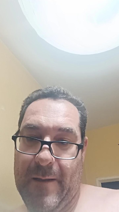 miguelon99 live cam on Cam4