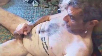 mikeg live cam on Cam4
