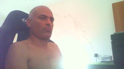 mikelino06 live cam on Cam4
