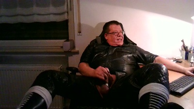 mikesau live cam on Cam4