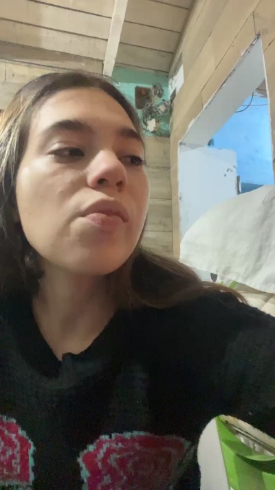 milagrossuwu live cam on Cam4