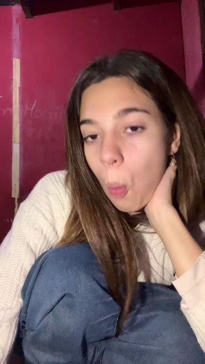 milagrossuwu live cam on Cam4