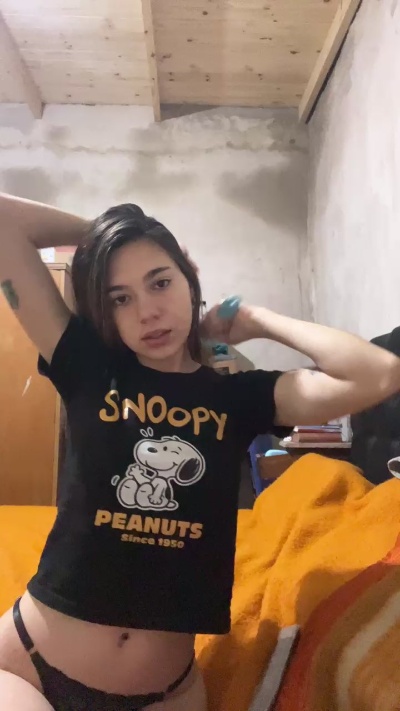 milagrossuwu live cam on Cam4