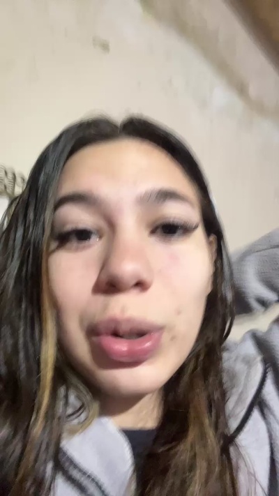 milagrossuwu live cam on Cam4