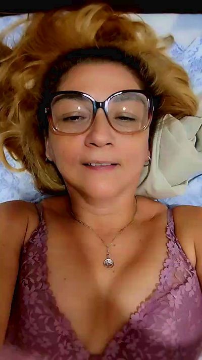 milfsexy1 live cam on Cam4