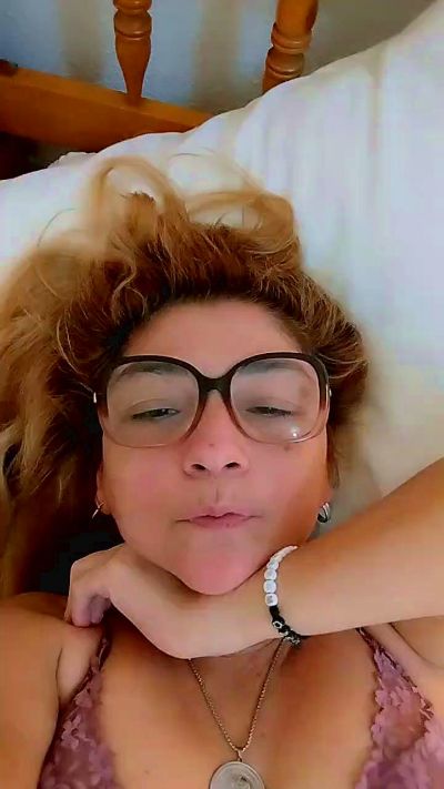 milfsexy1 live cam on Cam4