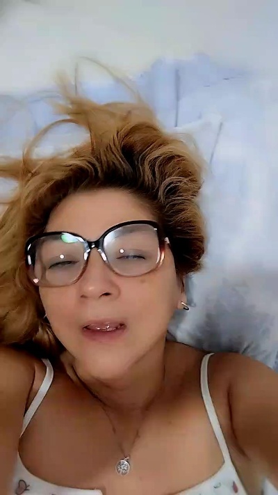 milfsexy1 live cam on Cam4