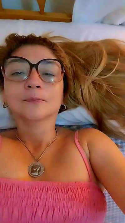 milfsexy1 live cam on Cam4