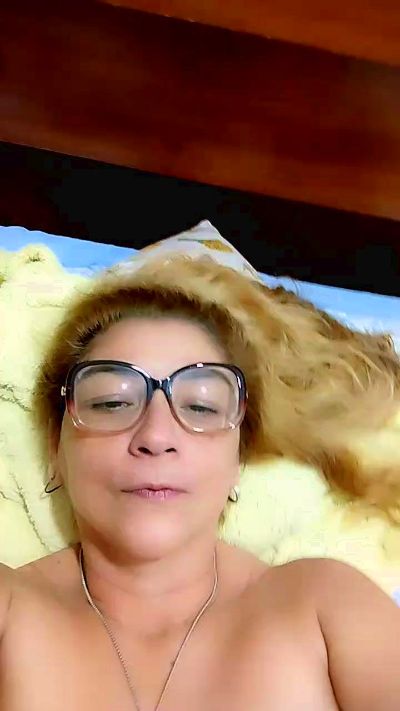 milfsexy1 live cam on Cam4