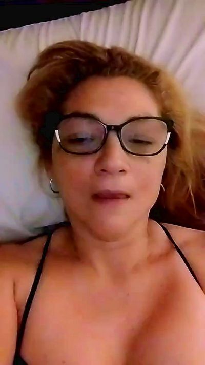 milfsexy1 live cam on Cam4
