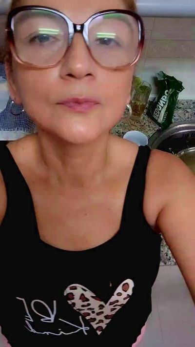 milfsexy1 live cam on Cam4