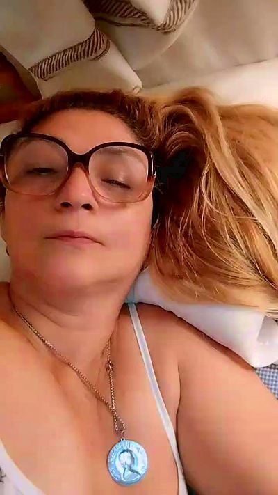 milfsexy1 live cam on Cam4