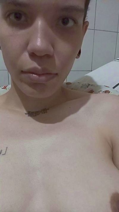 mineira99 live cam on Cam4