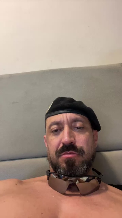 mineirodotado1 live cam on Cam4