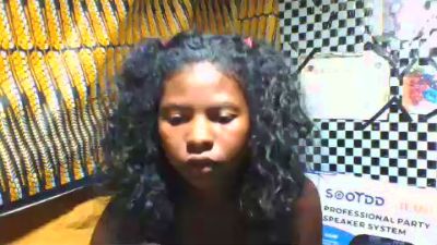 miniefunnie2 live cam on Cam4