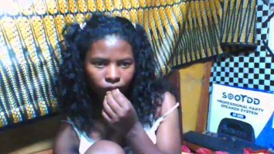 miniefunnie2 live cam on Cam4