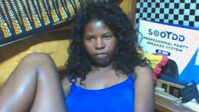 miniefunnie2 live cam on Cam4