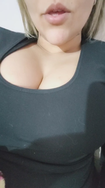 mirella4sexy live cam on Cam4