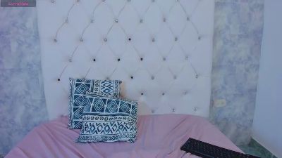 misskarla2 live cam on Cam4