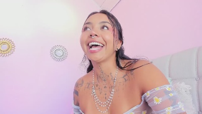 misssoffi live cam on Cam4