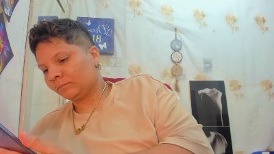 mistresscapucci live cam on Cam4