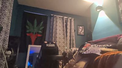 mjmckenzie55f20 live cam on Cam4