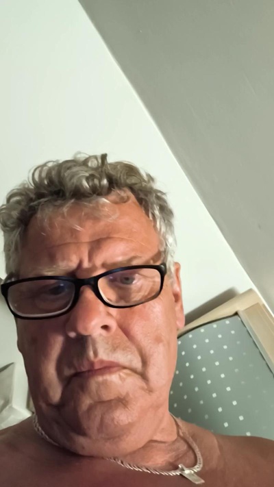 mogele555 live cam on Cam4