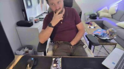 moi92160 live cam on Cam4
