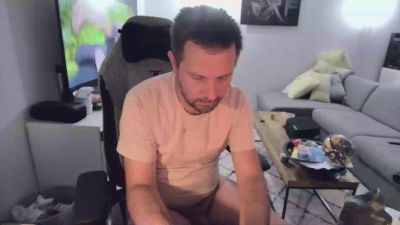 moi92160 live cam on Cam4