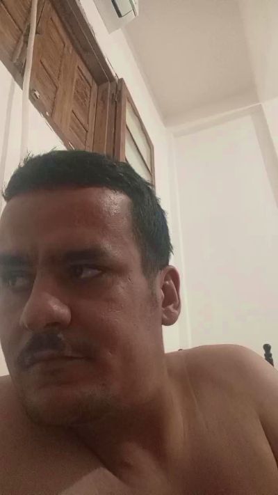 mokrane07000 live cam on Cam4