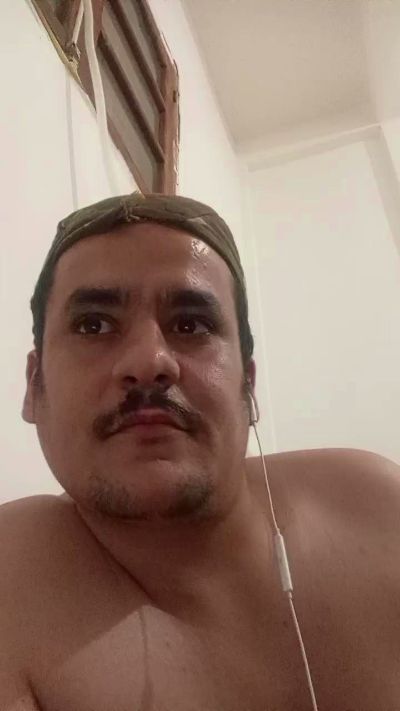 mokrane07000 live cam on Cam4