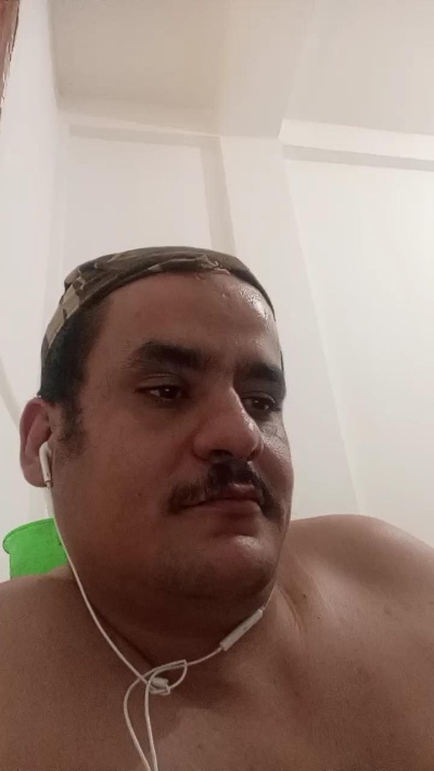 mokrane07000 live cam on Cam4