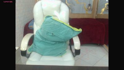 mom_divine live cam on Cam4