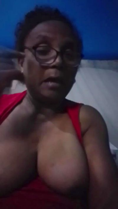 momsexy_xxx live cam on Cam4