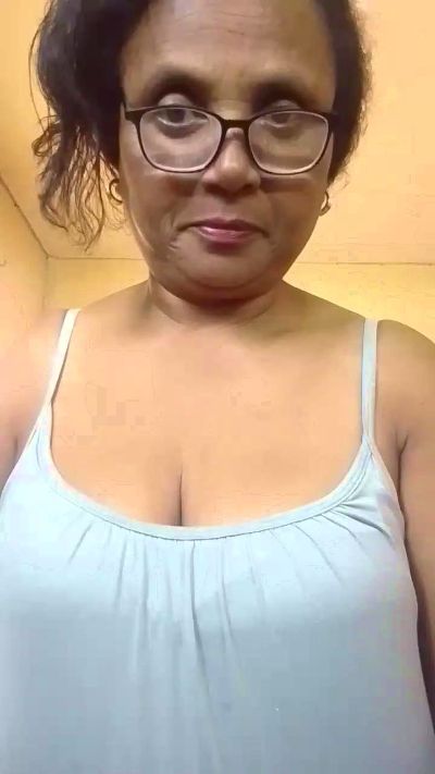 momsexy_xxx live cam on Cam4
