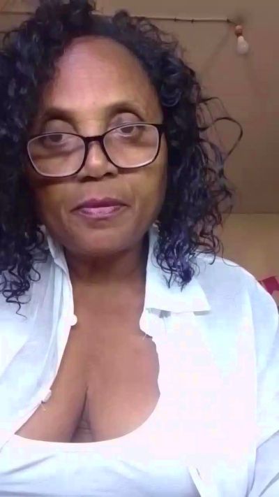 momsexy_xxx live cam on Cam4