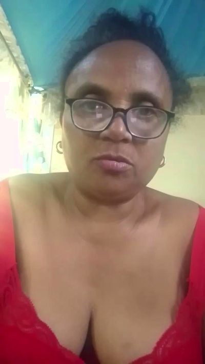 momsexy_xxx live cam on Cam4