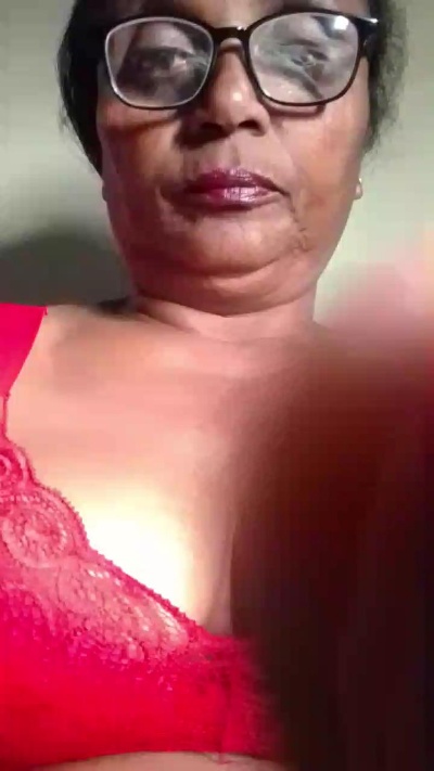 momsexy_xxx live cam on Cam4