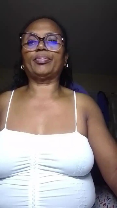momsexy_xxx live cam on Cam4