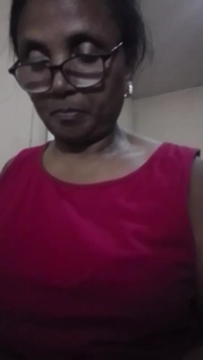 momsexy_xxx live cam on Cam4