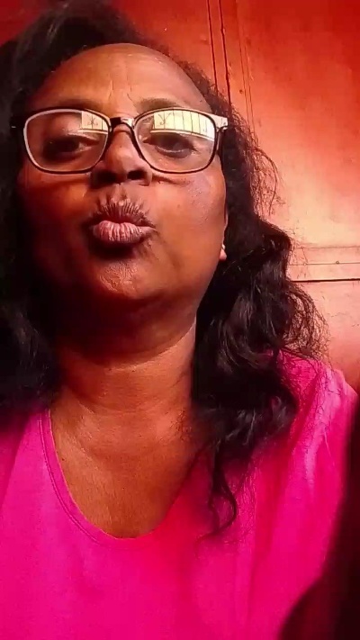 momsexy_xxx live cam on Cam4