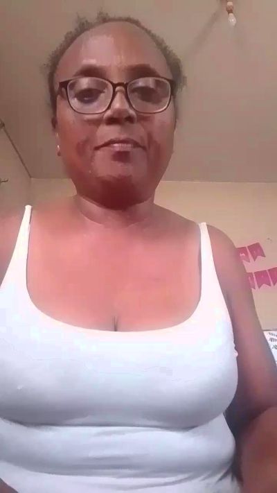 momsexy_xxx live cam on Cam4